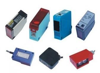 方型繼電器內(nèi)置式光電開關(guān) 精準檢測與集成化設(shè)計的創(chuàng)新之選